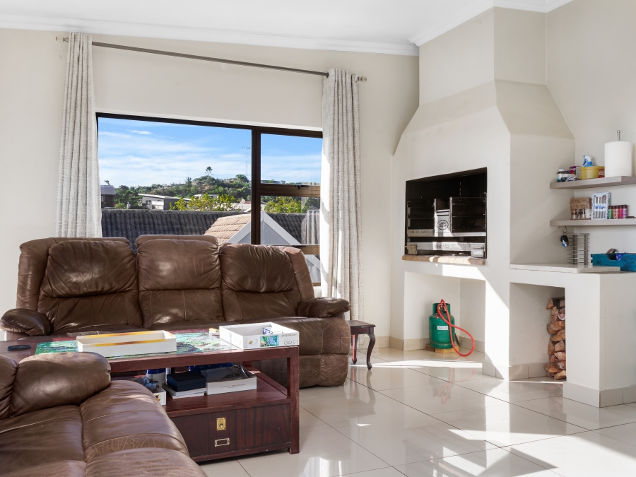 4 Bedroom Property for Sale in Zeegezicht Western Cape